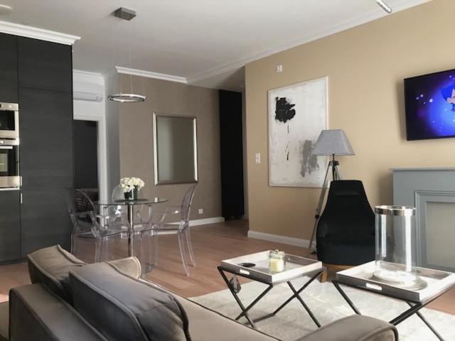 Lazare Maison De Maitre , Appartements De Standing Avec Parking Privatif A Seulement 7 Minutes A Pied Du Centre Historique De Безие Екстериор снимка