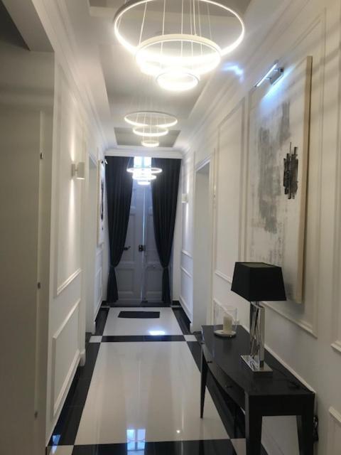 Lazare Maison De Maitre , Appartements De Standing Avec Parking Privatif A Seulement 7 Minutes A Pied Du Centre Historique De Безие Екстериор снимка