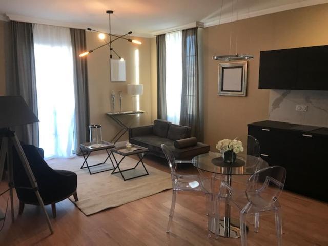 Lazare Maison De Maitre , Appartements De Standing Avec Parking Privatif A Seulement 7 Minutes A Pied Du Centre Historique De Безие Екстериор снимка